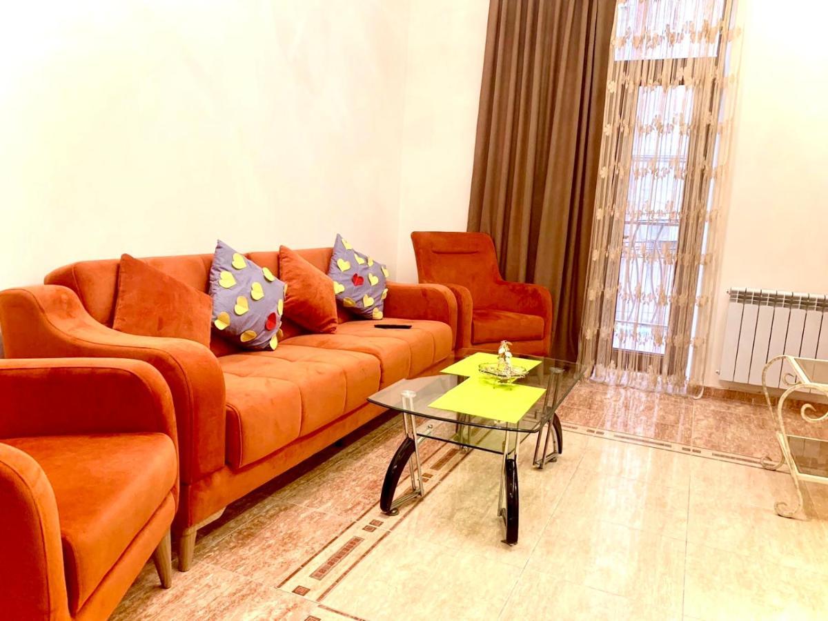 Opera View Apartment: Cozy Center With Balcony * Yerevan