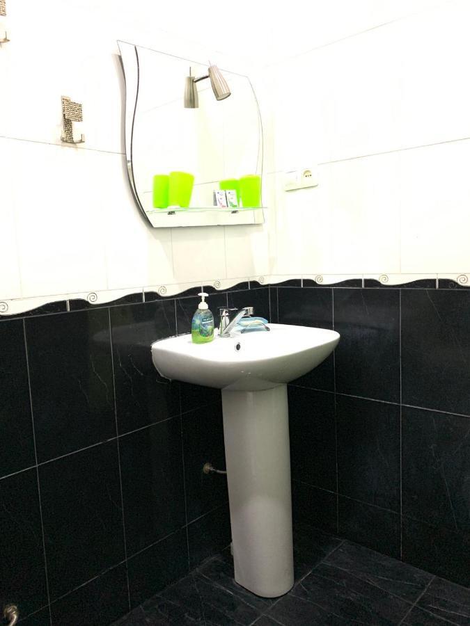 Opera View Apartment: Cozy Center With Balcony * Yerevan